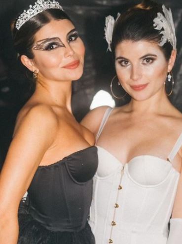 Isabella Rose Giannulli with her sister Olivia Jade